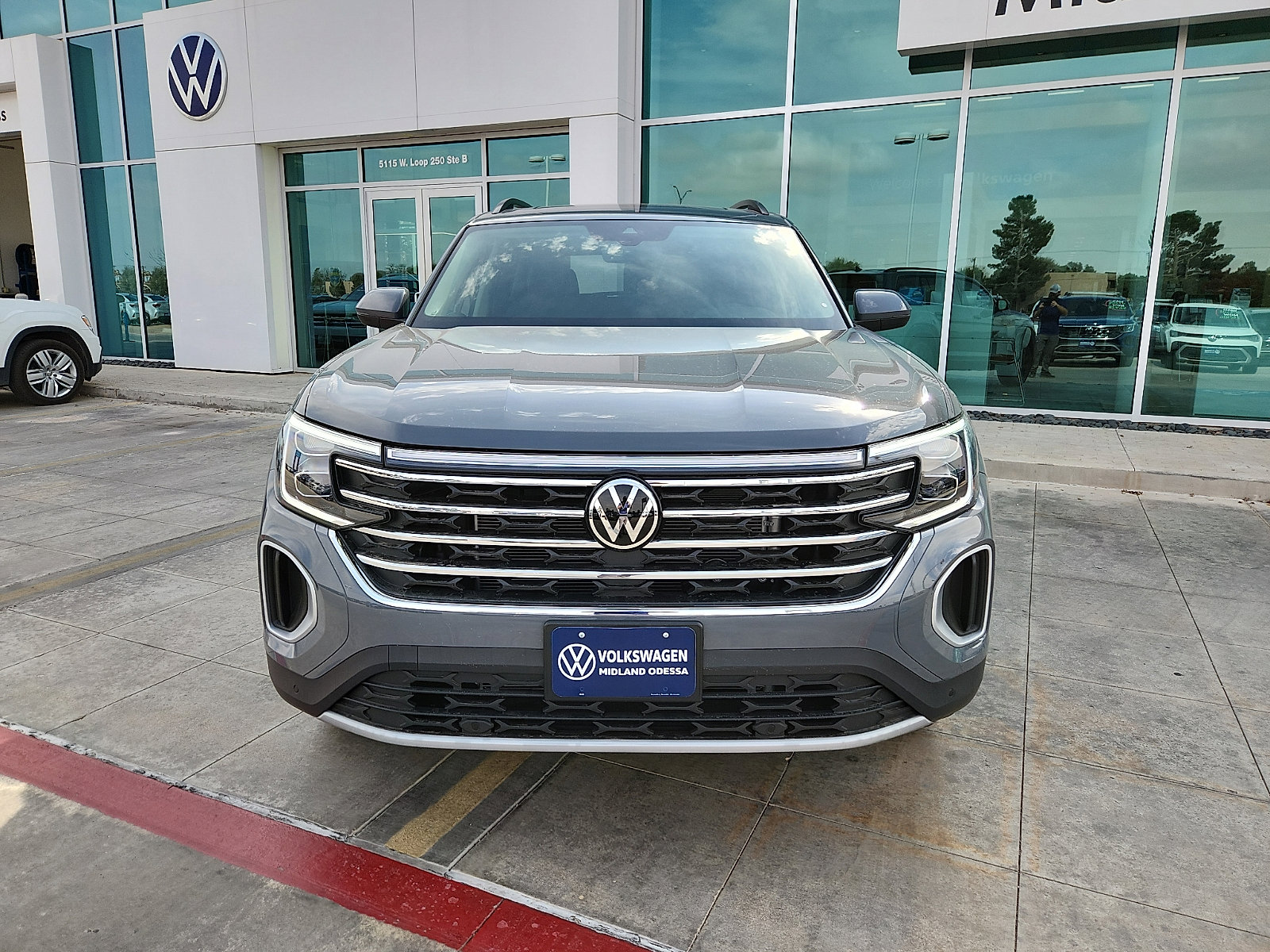 New 2026 Volkswagen Atlas SE image 2