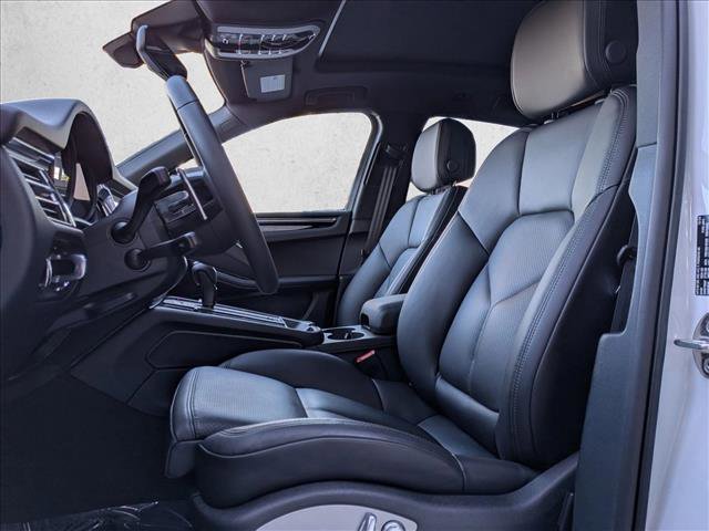 New 2025 Porsche Macan image 5