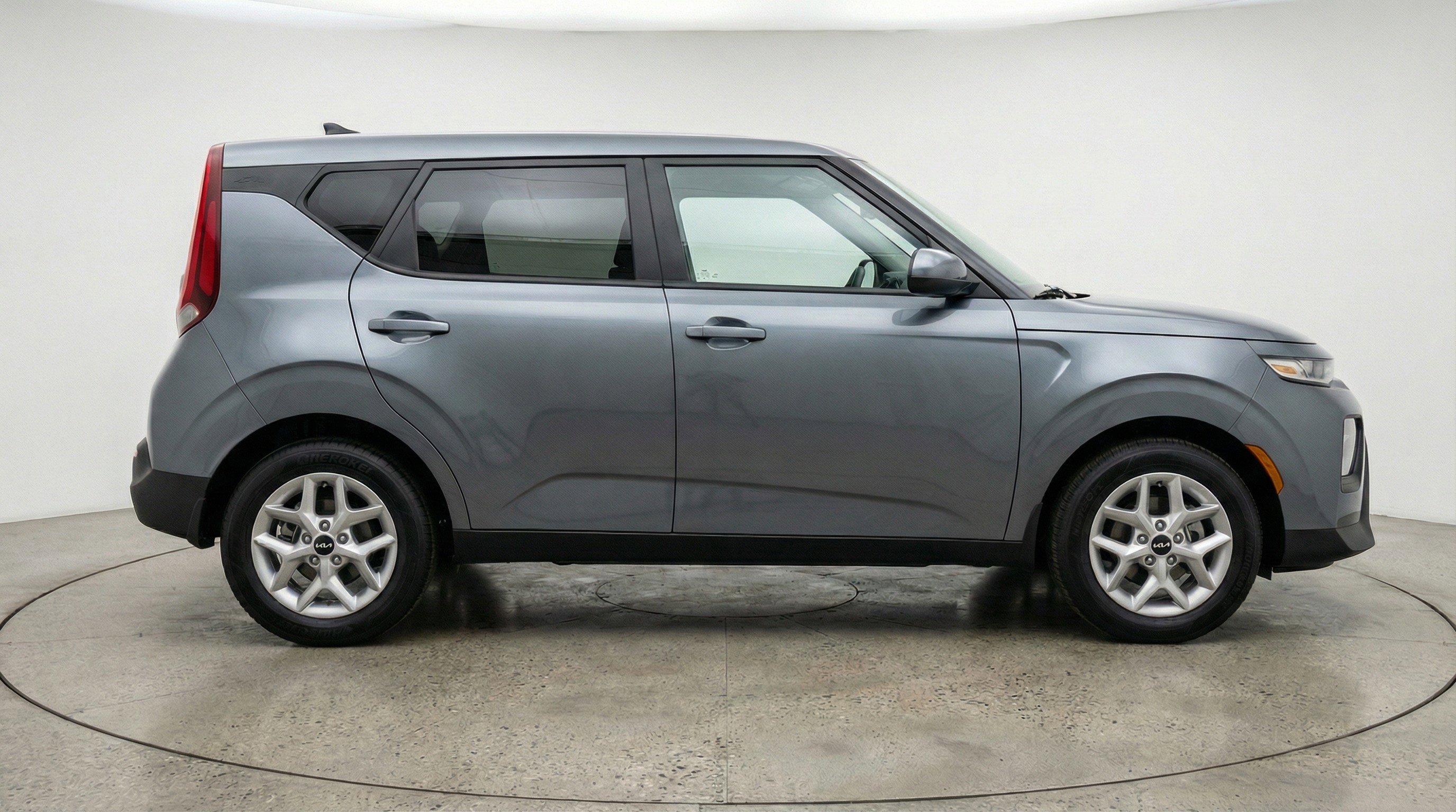 Used 2025 Kia Soul LX w/ LX Technology Package image 11