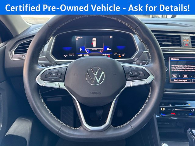 Certified 2022 Volkswagen Tiguan SE w/ Panoramic Sunroof Package AWD/4WD image 11