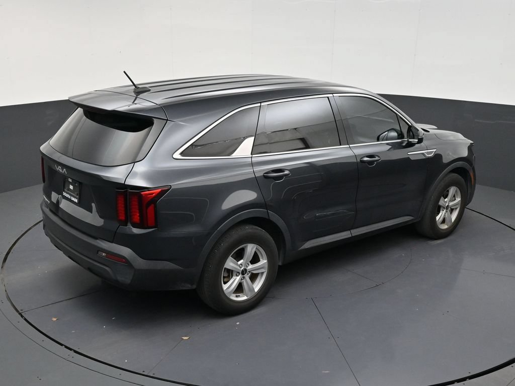 Used 2023 Kia Sorento LX FWD image 16