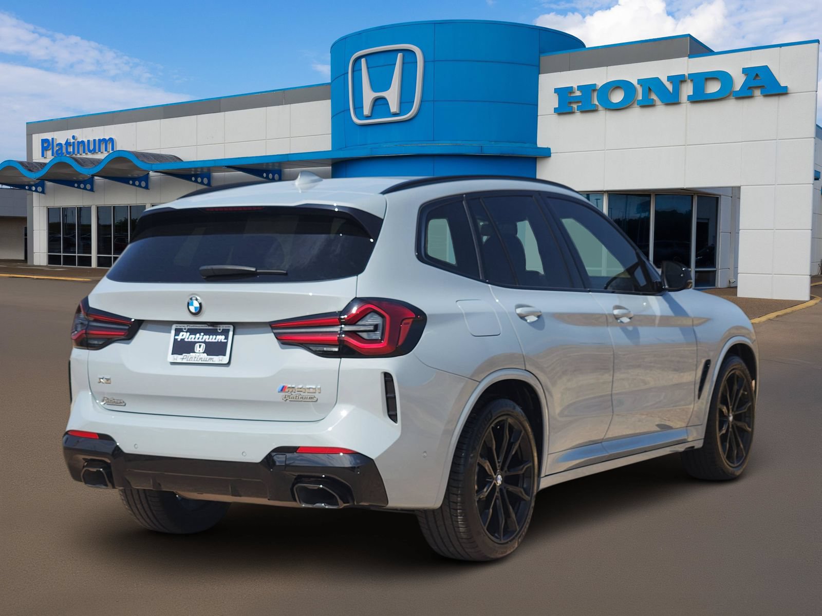 Used 2024 BMW X3 M40i w/ Parking Assistance Package AWD/4WD image 4