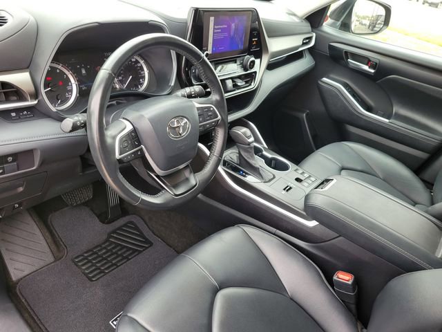 Used 2023 Toyota Highlander XLE image 15