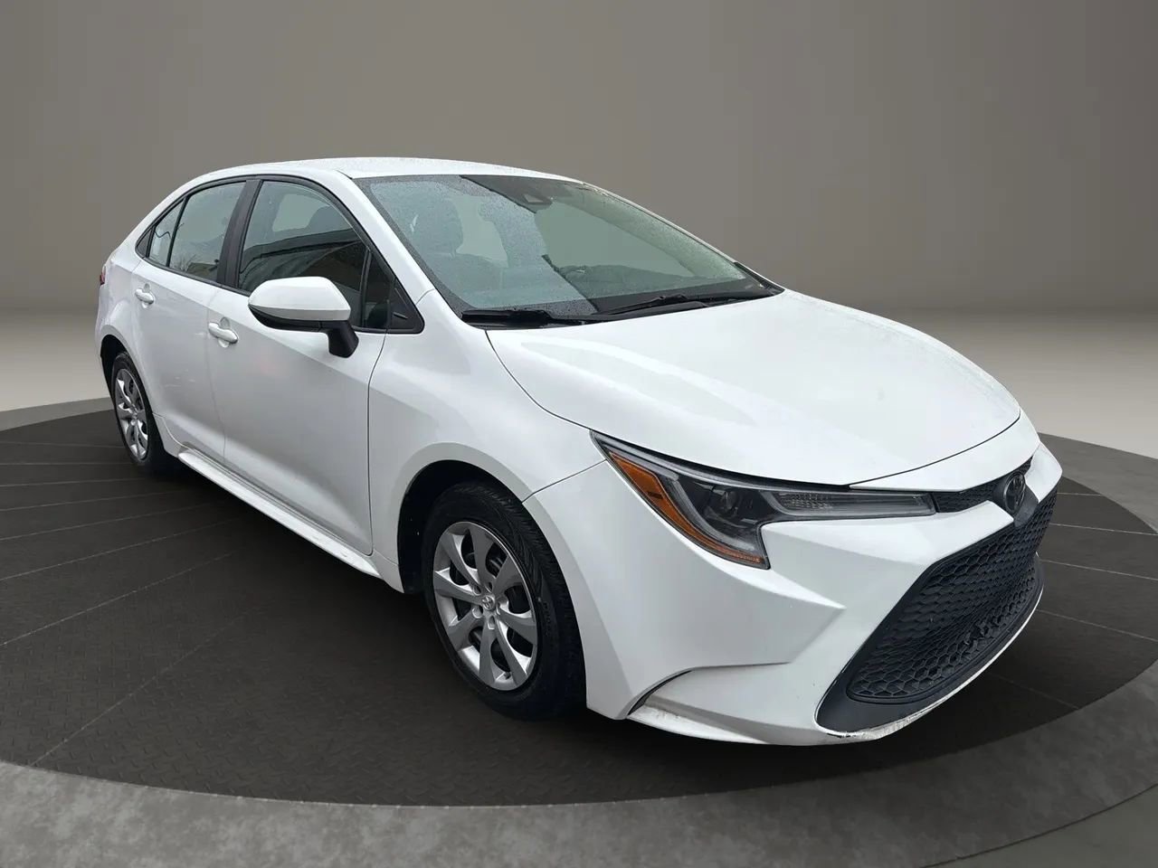 Used 2021 Toyota Corolla LE image 3