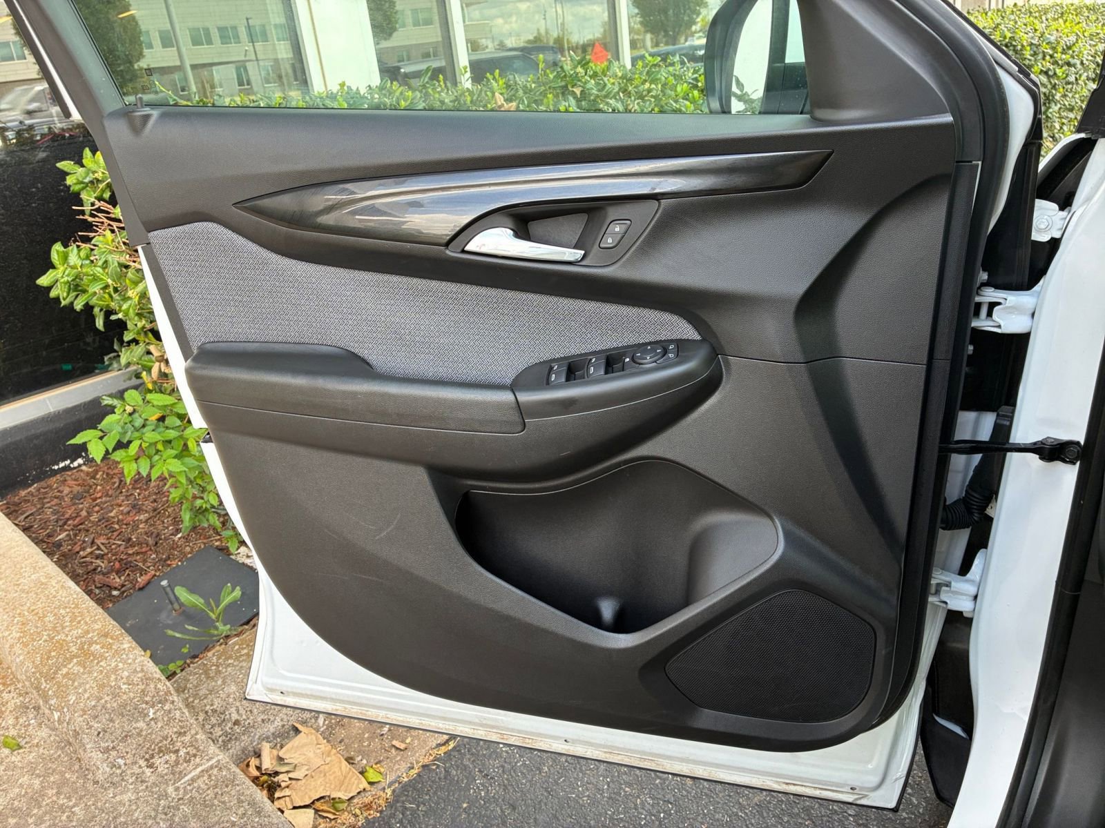 Used 2025 Chevrolet TrailBlazer LT FWD image 18