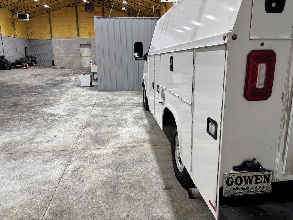 Used 2018 Chevrolet Express 3500 w/ Power Convenience Package RWD image 9