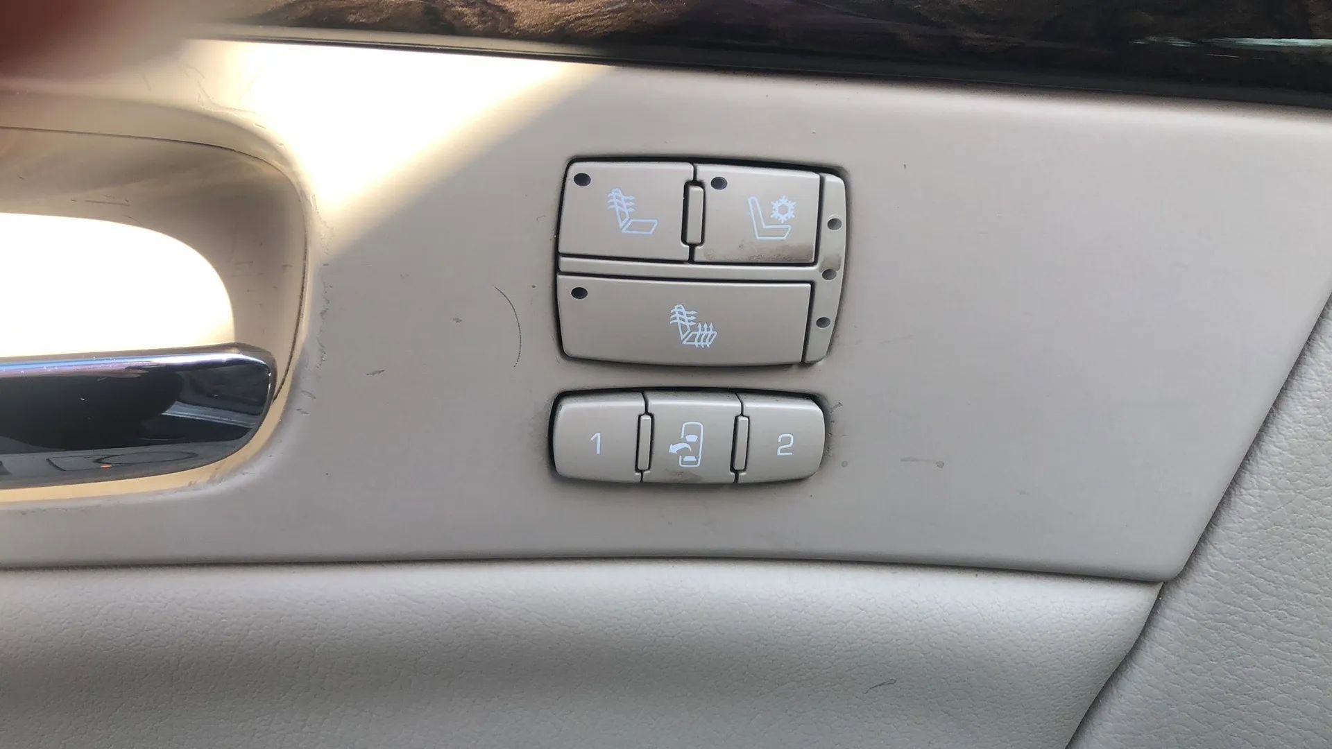 Used 2008 Cadillac DTS image 22