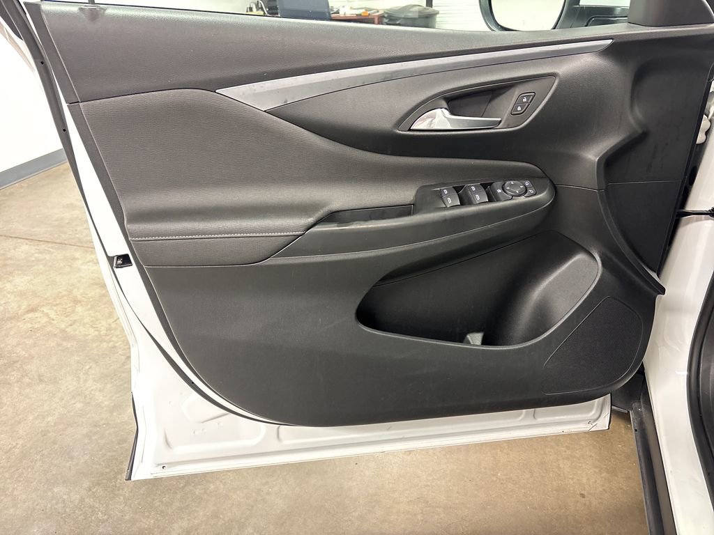 Used 2025 Buick Envista Preferred image 21