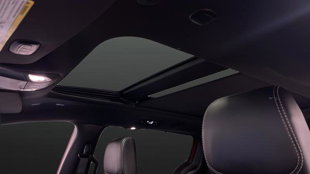 Used 2025 Chrysler Pacifica Limited image 12