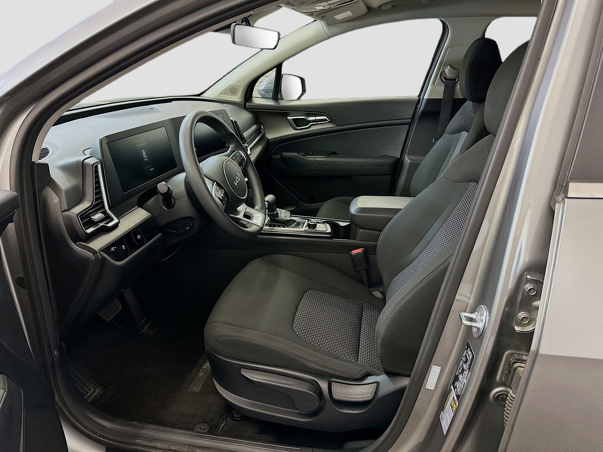 Used 2025 Kia Sportage LX image 13