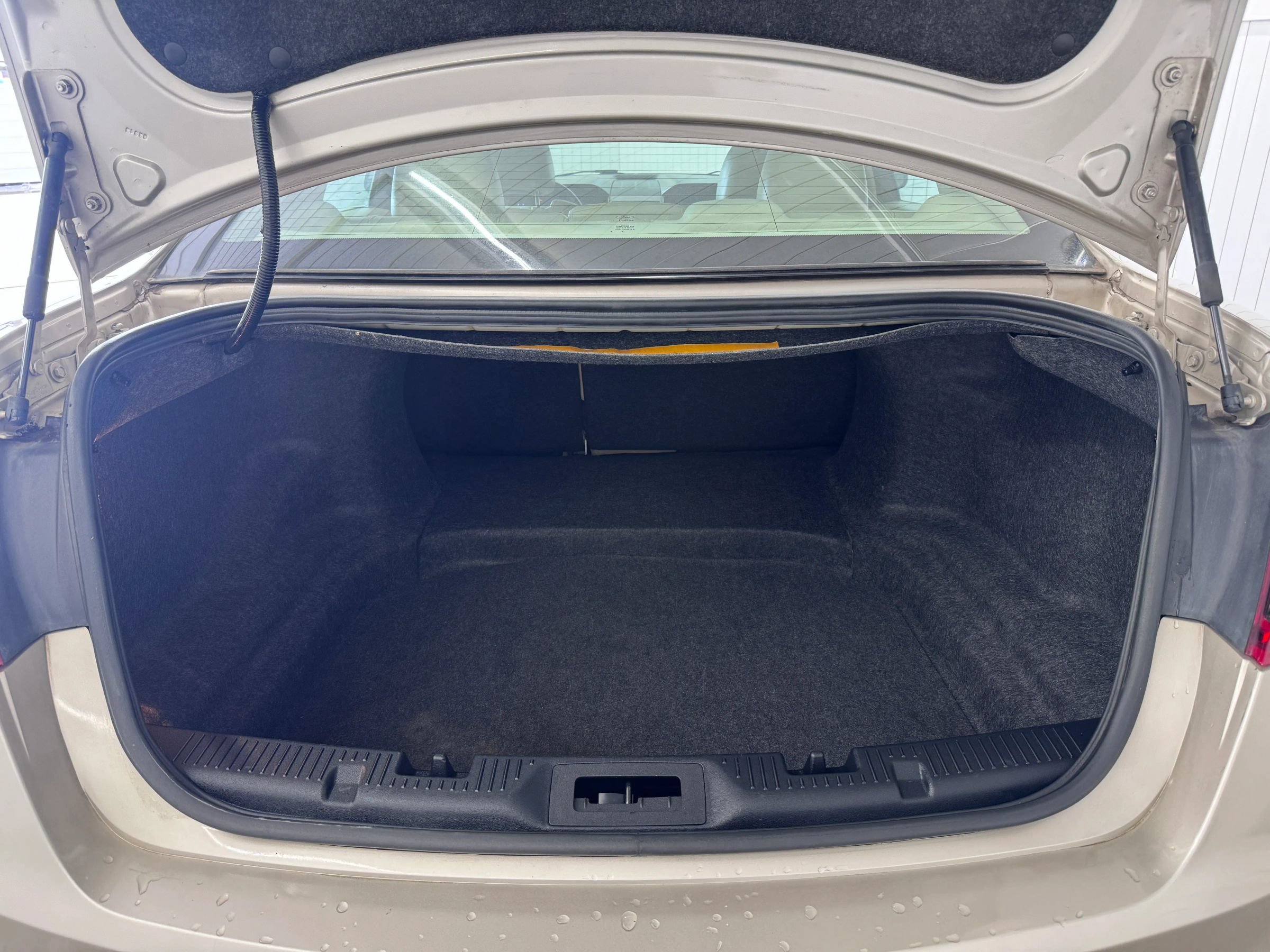 Used 2018 Ford Taurus SEL FWD image 13