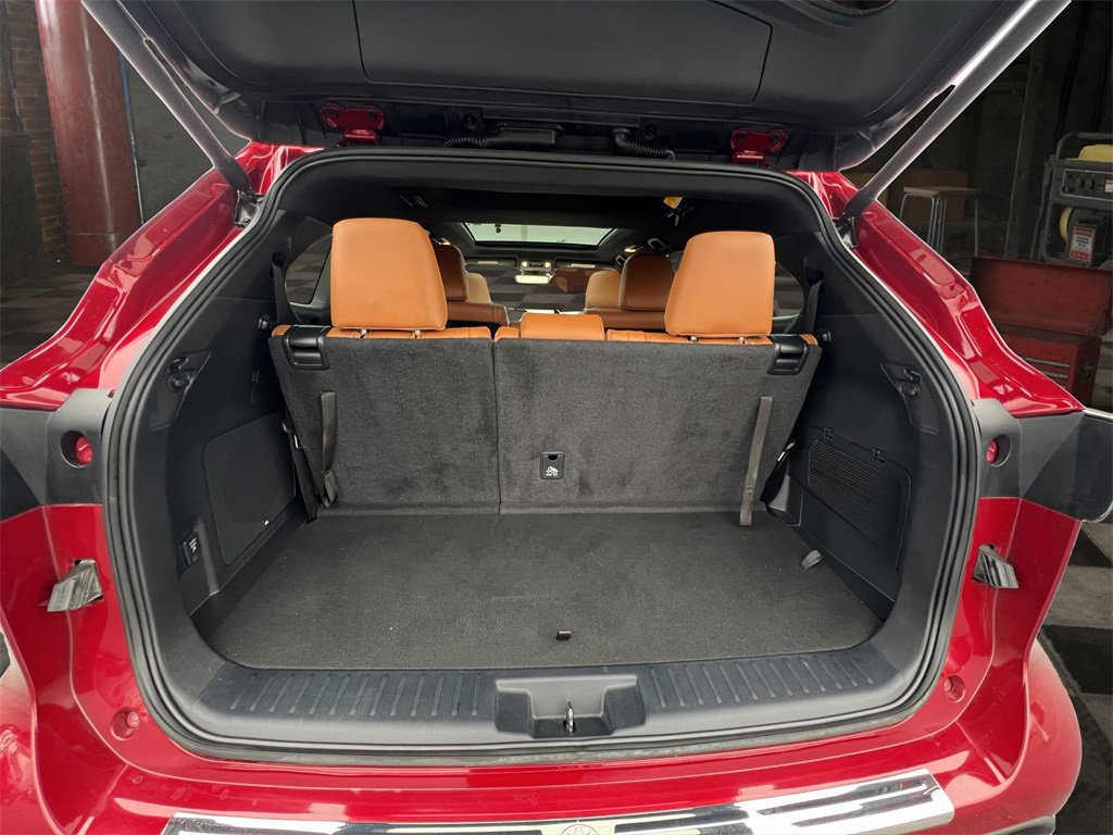 Used 2024 Toyota Highlander Platinum image 26