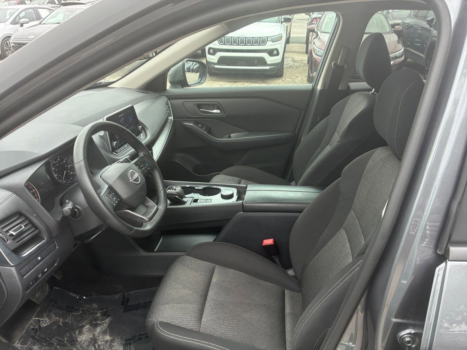 Used 2025 Nissan Rogue SV AWD/4WD image 22