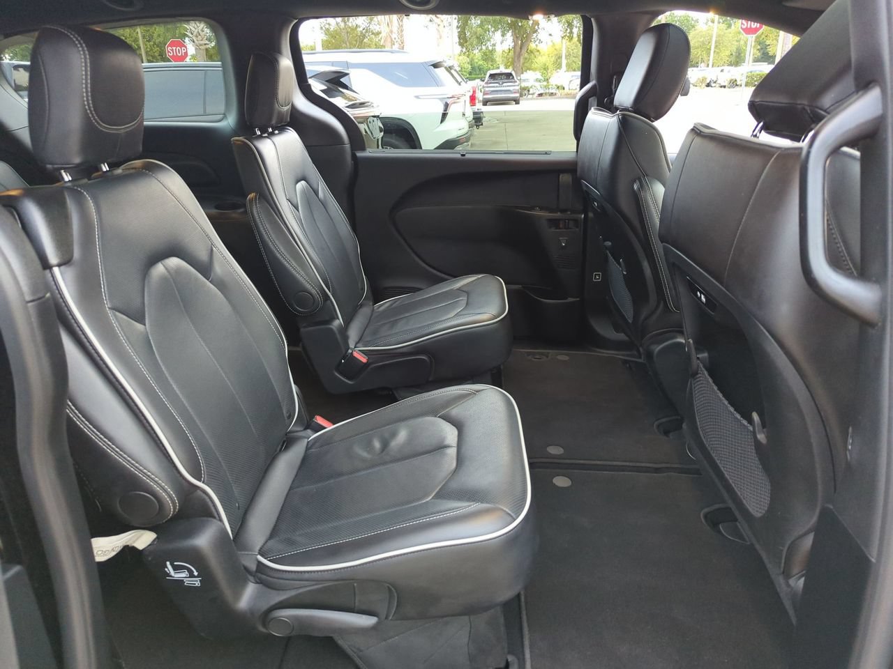 Used 2026 Chrysler Pacifica Limited FWD image 24