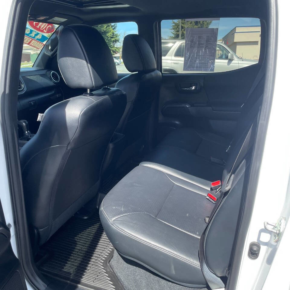 Used 2019 Toyota Tacoma TRD Off-Road AWD/4WD image 11