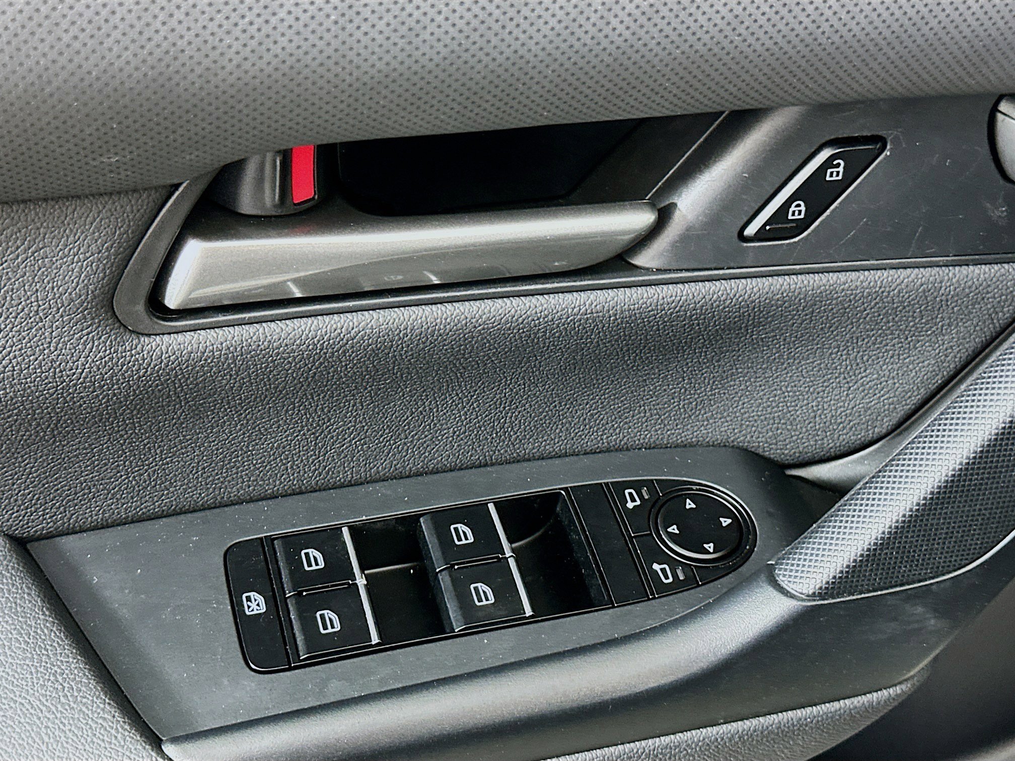 Used 2025 MAZDA CX-50 AWD 2.5 S w/ Premium Package image 15