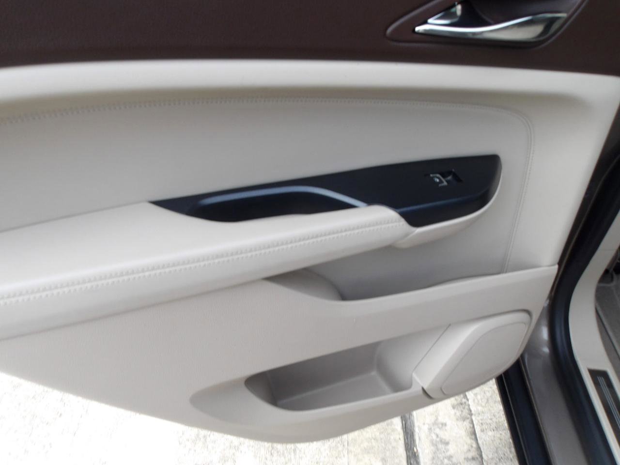 Used 2014 Cadillac SRX Luxury w/ Driver Awareness Package FWD image 16
