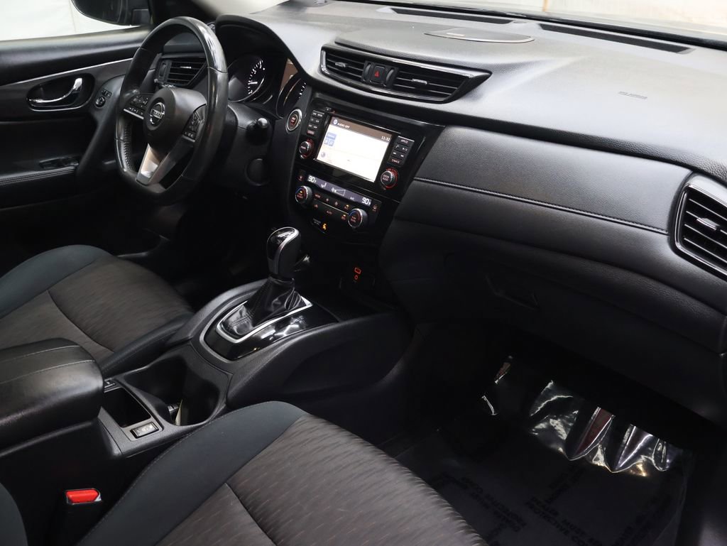 Used 2017 Nissan Rogue SV AWD/4WD image 11