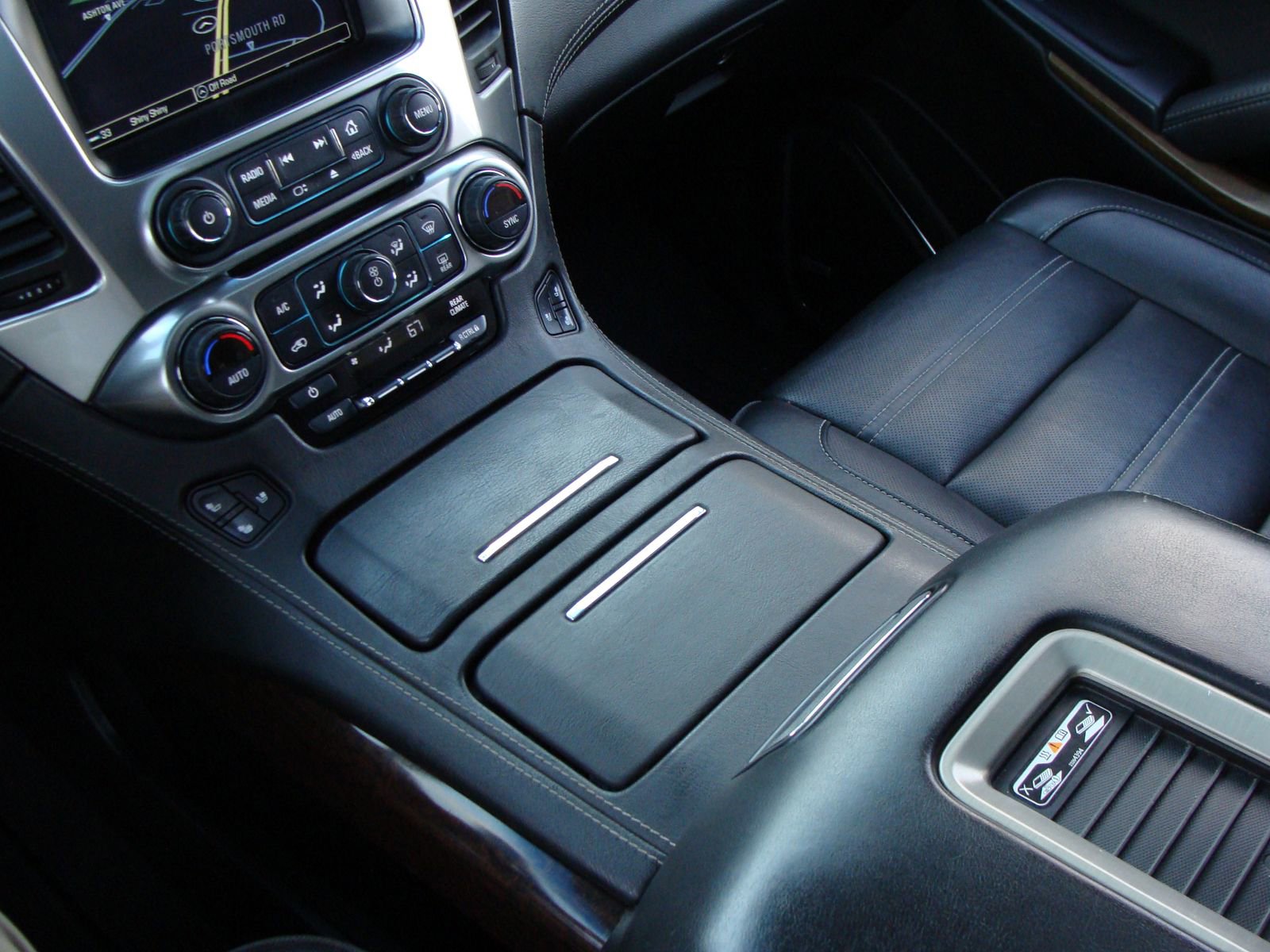 Used 2019 GMC Yukon Denali w/ Denali Ultimate Package image 18