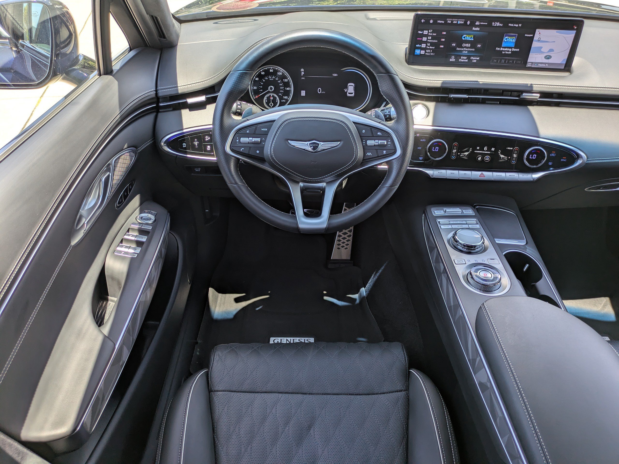 Certified 2025 Genesis GV70 3.5T Sport w/ Sport Advanced Package AWD/4WD image 15