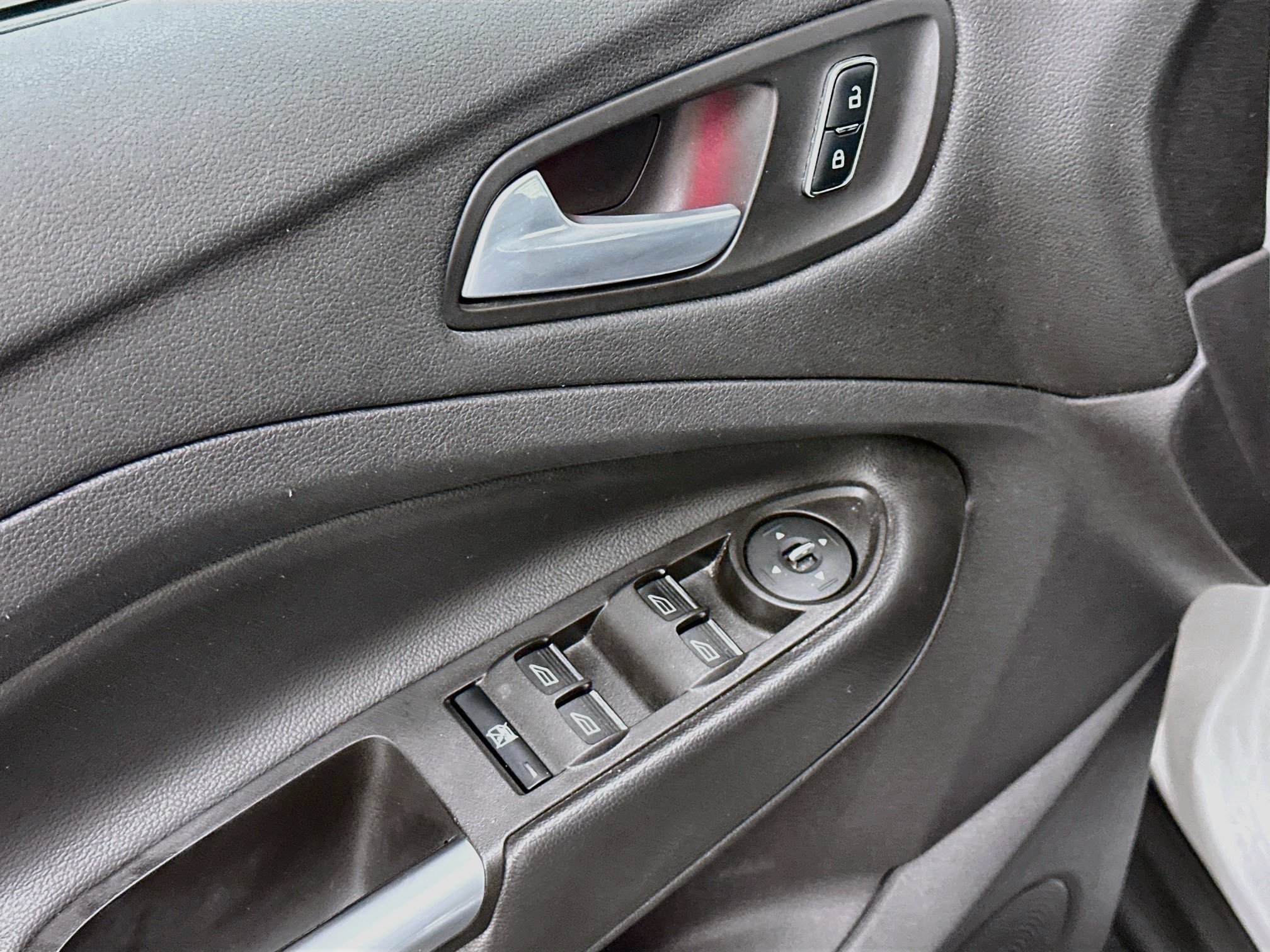 Used 2014 Ford C-MAX Energi SEL w/ Equipment Group 301A FWD image 15