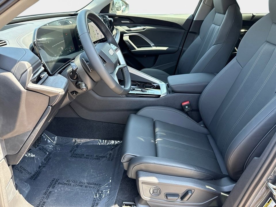 Certified 2025 Audi Q5 2.0T Premium Plus w/ Premium Plus image 16