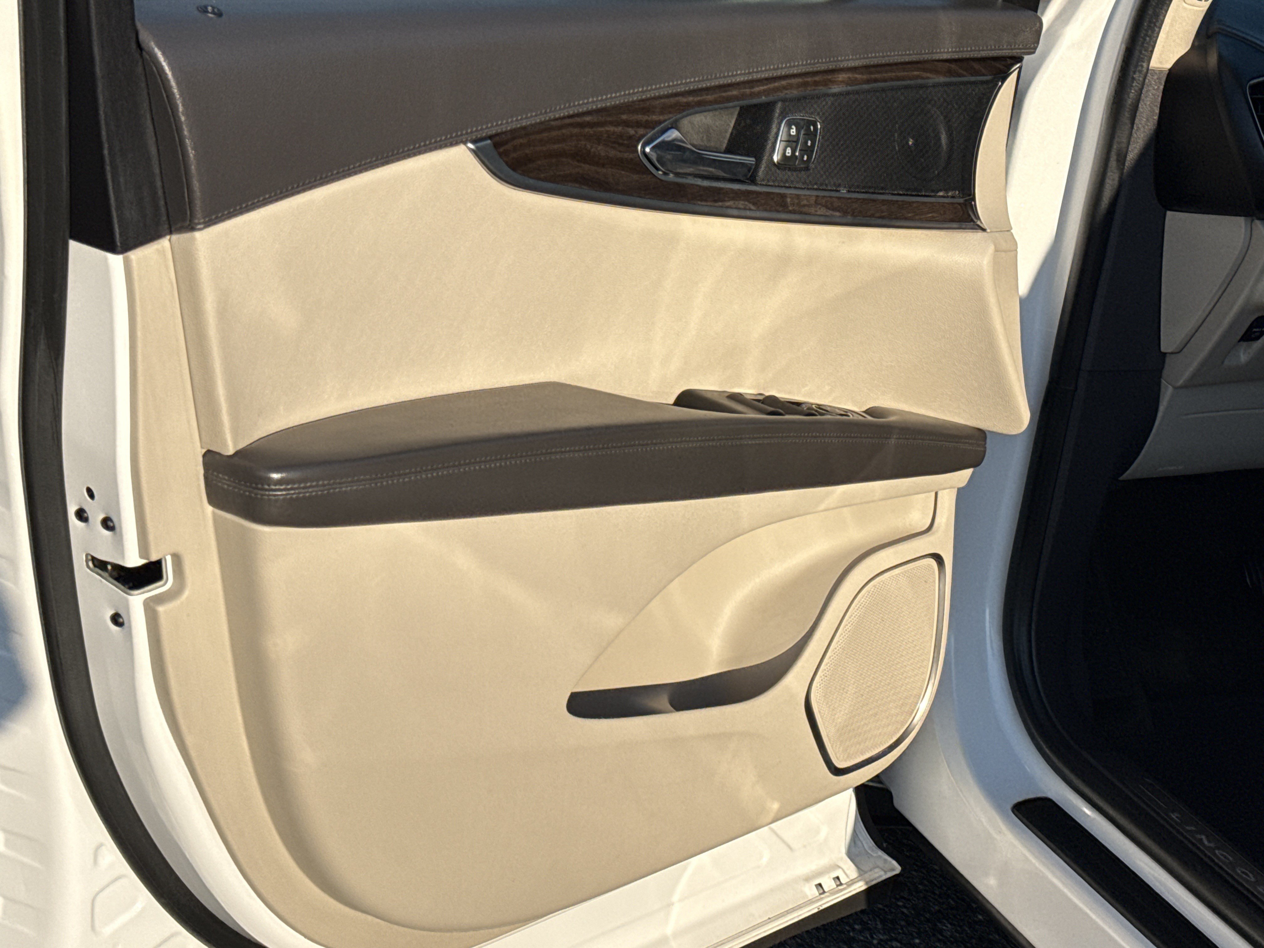 Used 2018 Lincoln MKX Reserve FWD image 15
