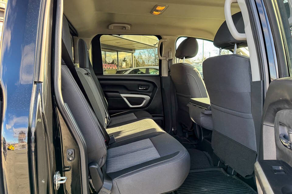 Used 2021 Nissan Titan SV w/ Accessory Utility Package image 15