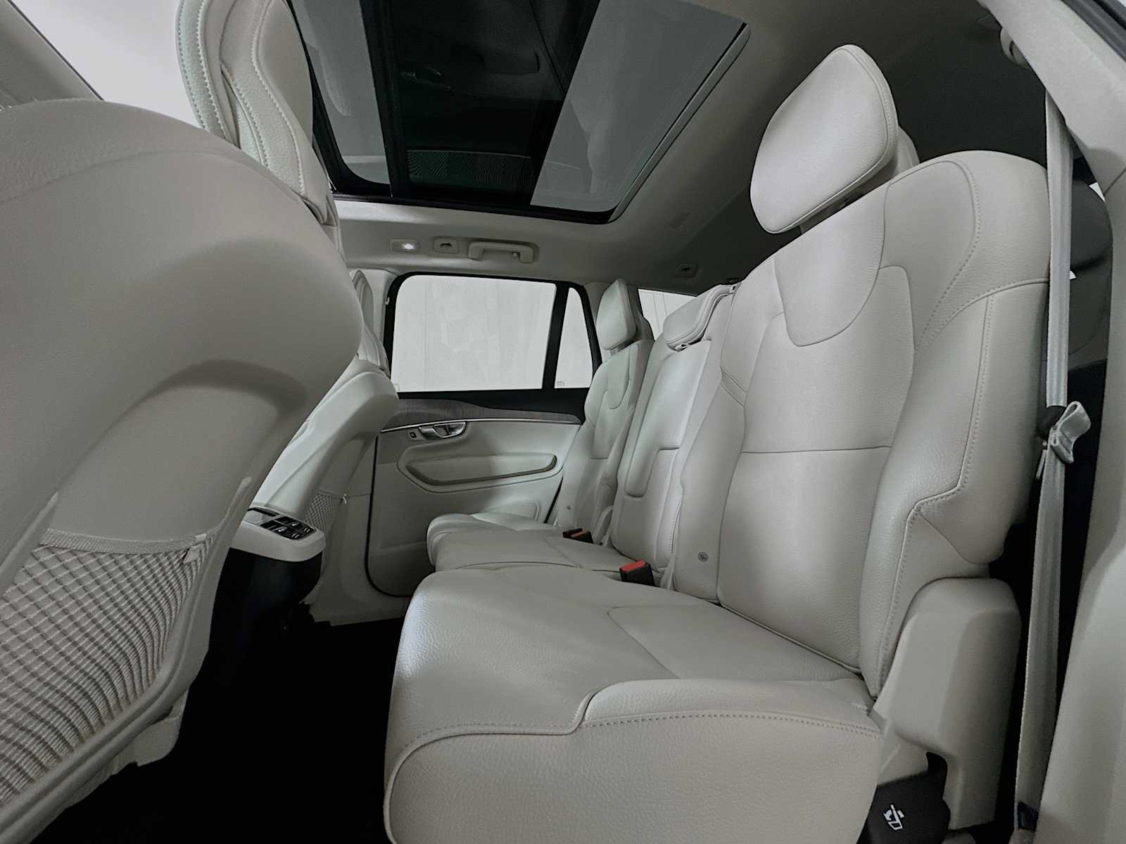 Used 2023 Volvo XC90 B5 Plus AWD/4WD image 23