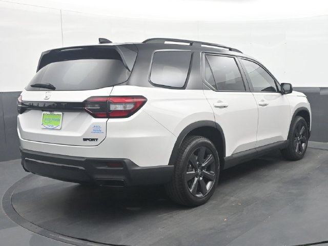 New 2026 Honda Pilot Sport image 7