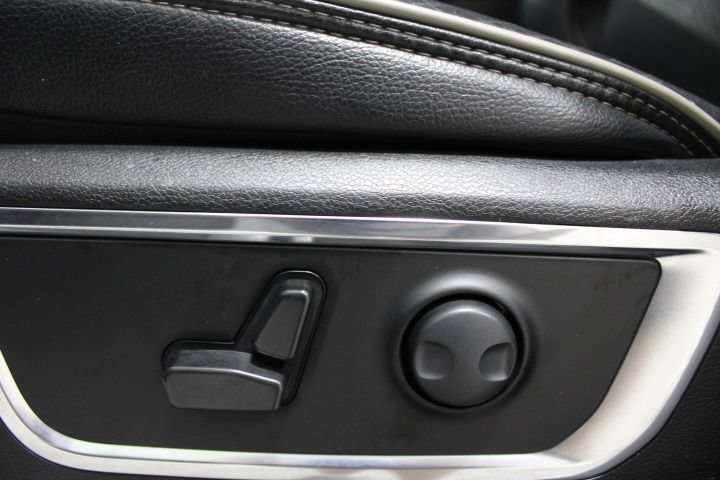 Used 2024 RAM 1500 Laramie AWD/4WD image 19