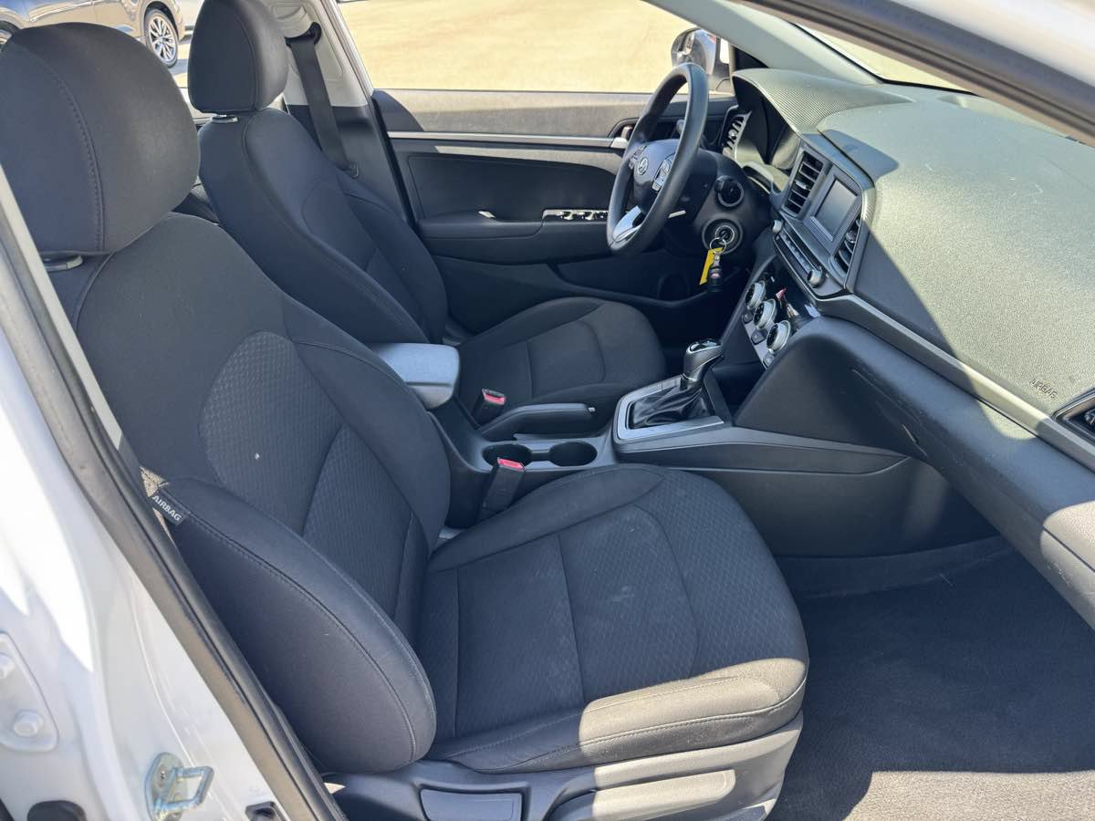 Used 2019 Hyundai Elantra SE w/ Cargo Package FWD image 12