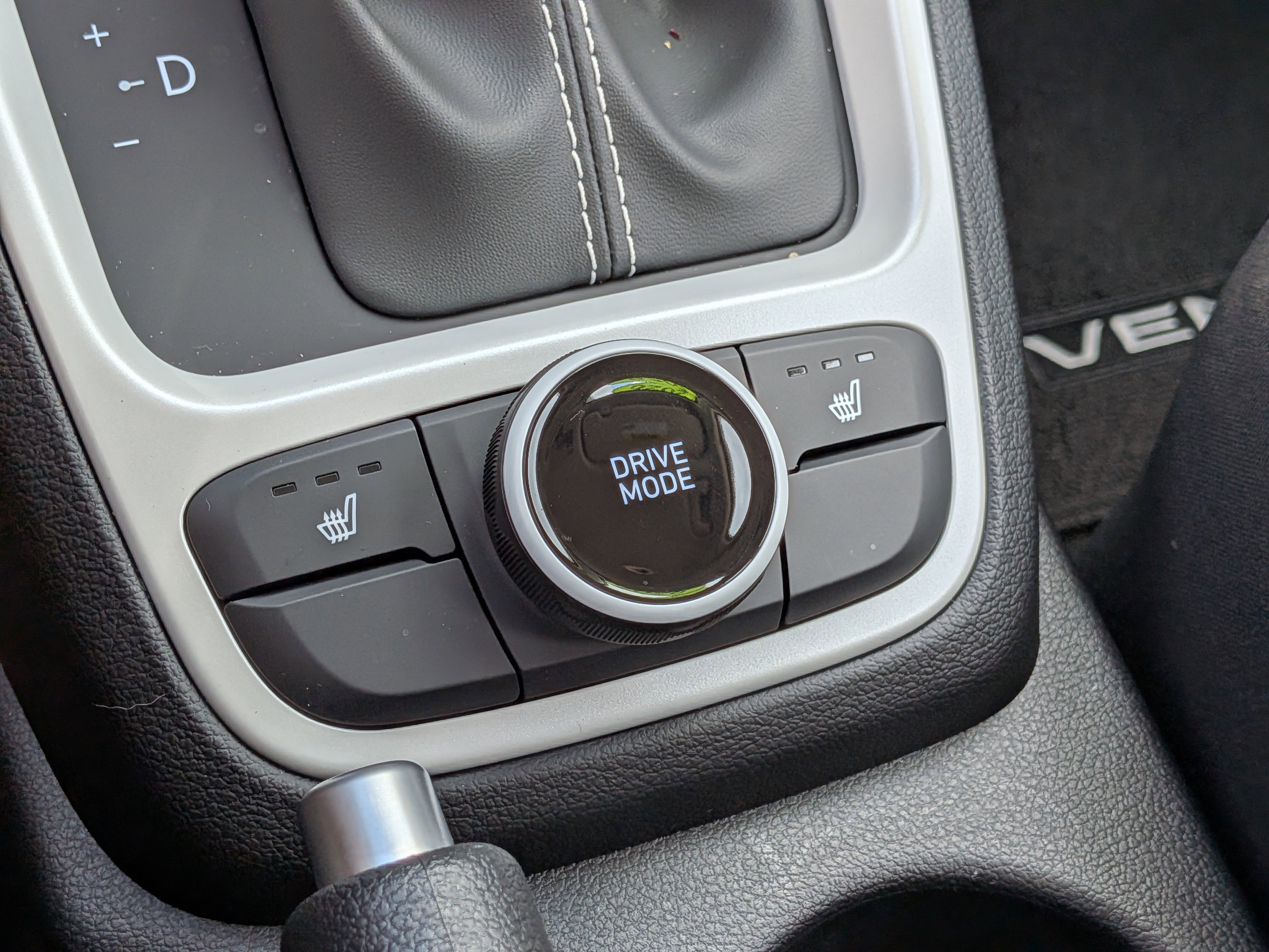 Used 2026 Hyundai Venue SEL FWD image 32