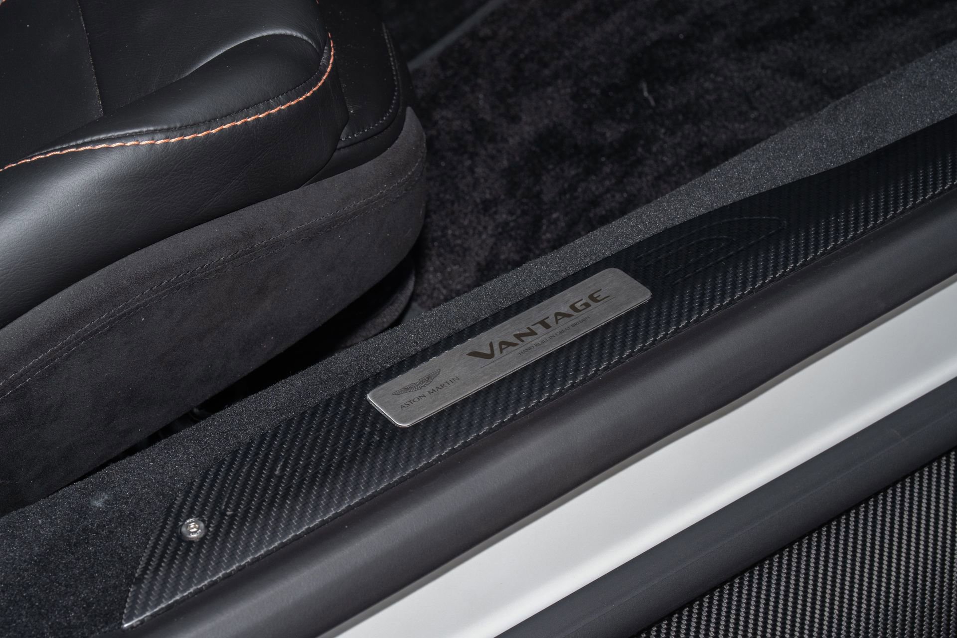 Used 2021 Aston Martin V8 Vantage Coupe RWD image 17