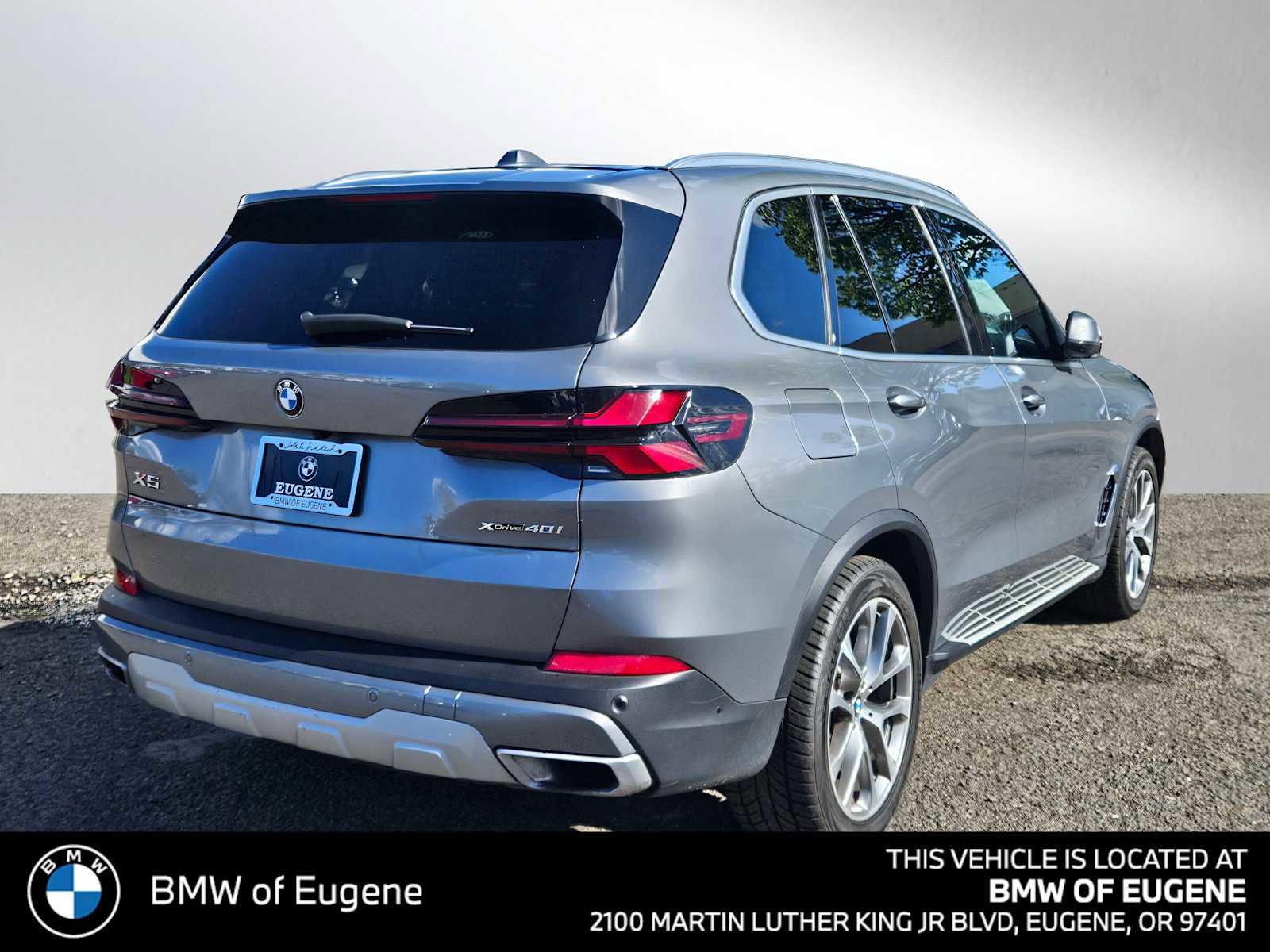 Used 2024 BMW X5 xDrive40i w/ Premium Package AWD/4WD image 3