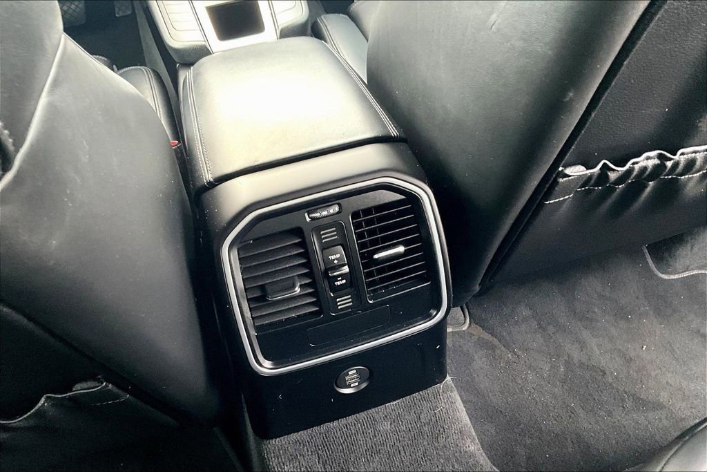 Used 2018 Porsche Macan AWD/4WD image 11