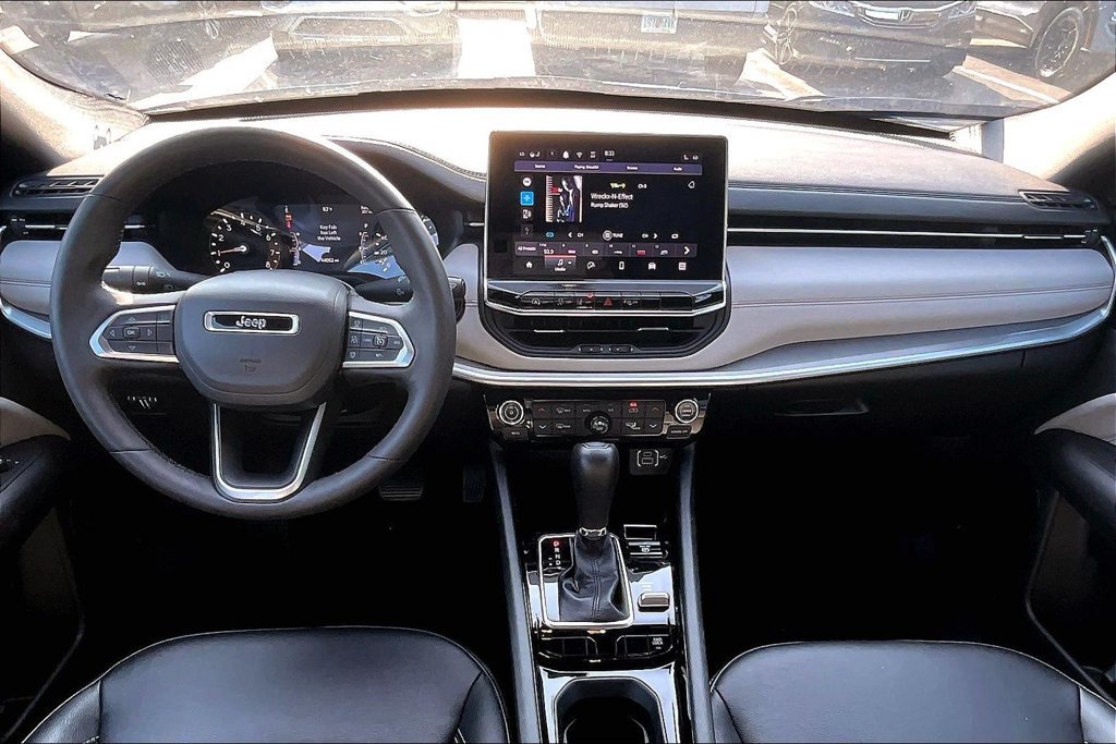 Used 2025 Jeep Compass Limited AWD/4WD image 7