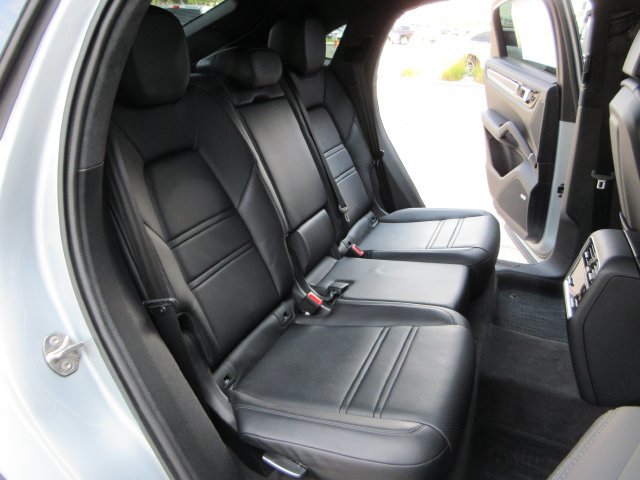 Used 2021 Porsche Cayenne GTS AWD/4WD image 19
