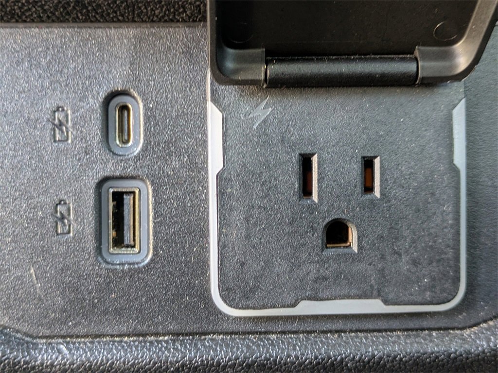 Used 2023 Chevrolet Silverado 1500 LT image 14