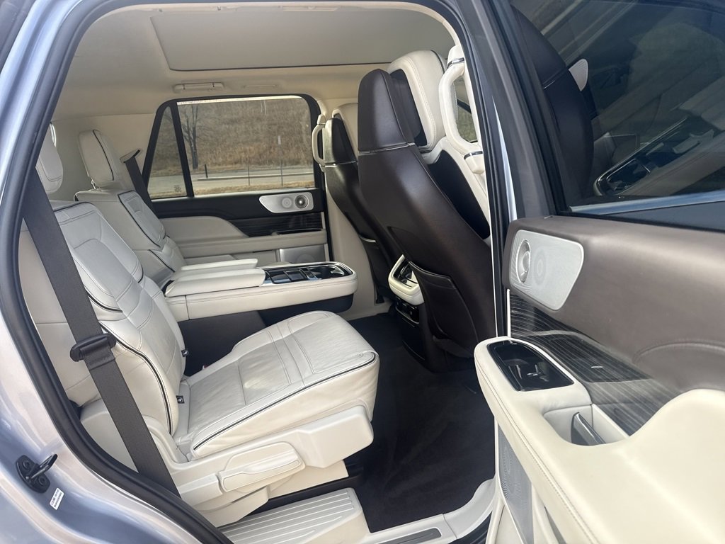 Certified 2024 Lincoln Navigator Black Label image 24