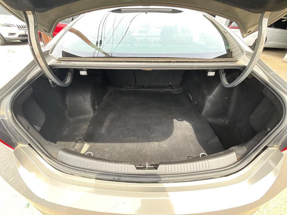 Used 2018 Chevrolet Malibu LT FWD image 8