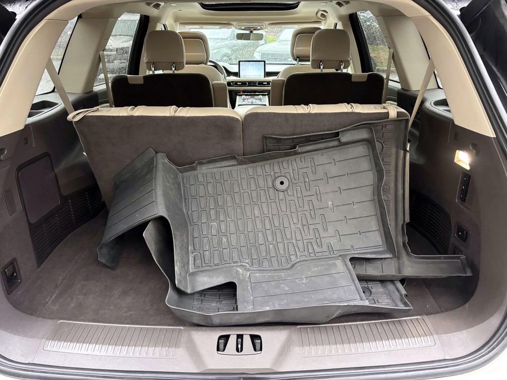 Used 2020 Lincoln Aviator Reserve w/ Equipment Group 201A image 9