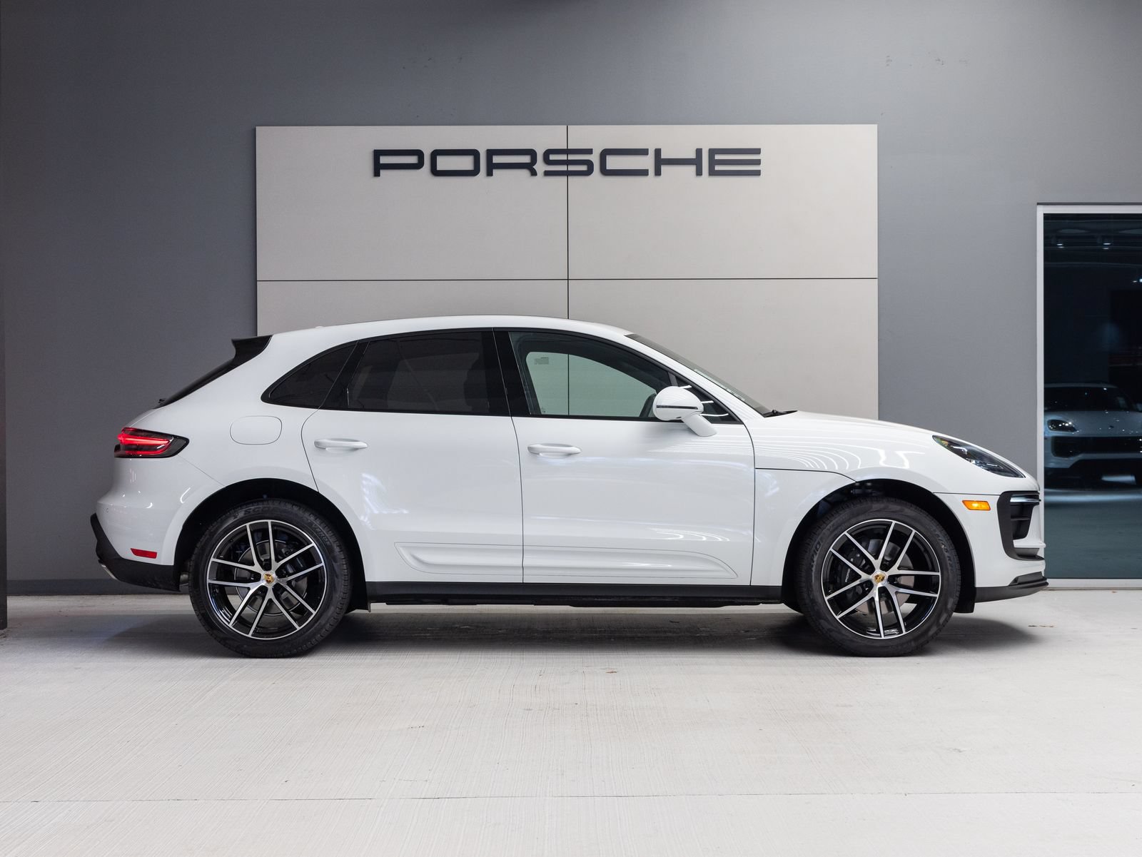 New 2026 Porsche Macan AWD/4WD image 8