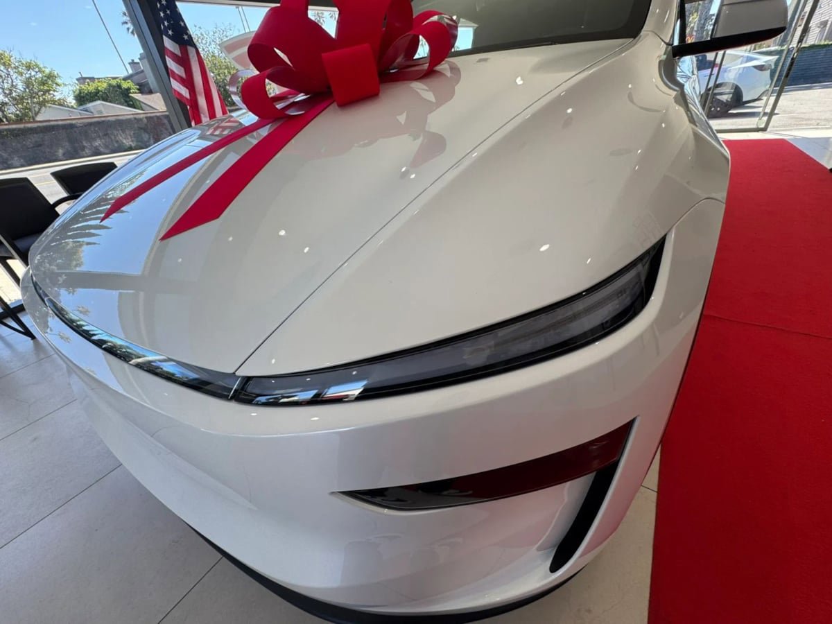 Used 2026 Tesla Model Y 2WD image 32
