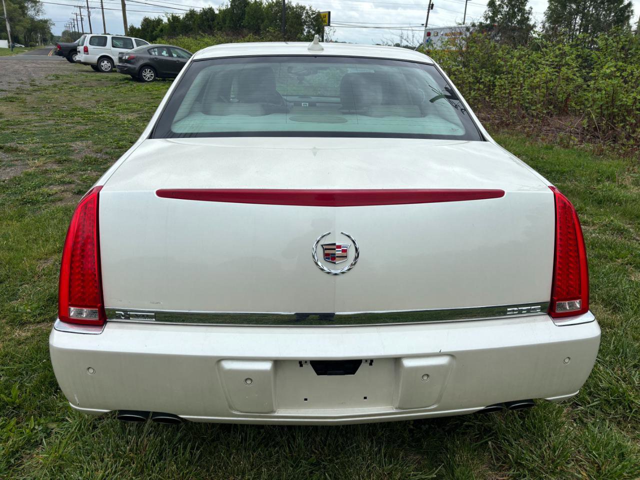 Used 2010 Cadillac DTS Premium w/ Driver Awareness Package FWD image 6