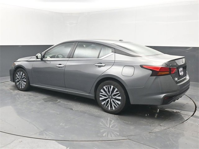 Used 2025 Nissan Altima 2.5 SV image 3