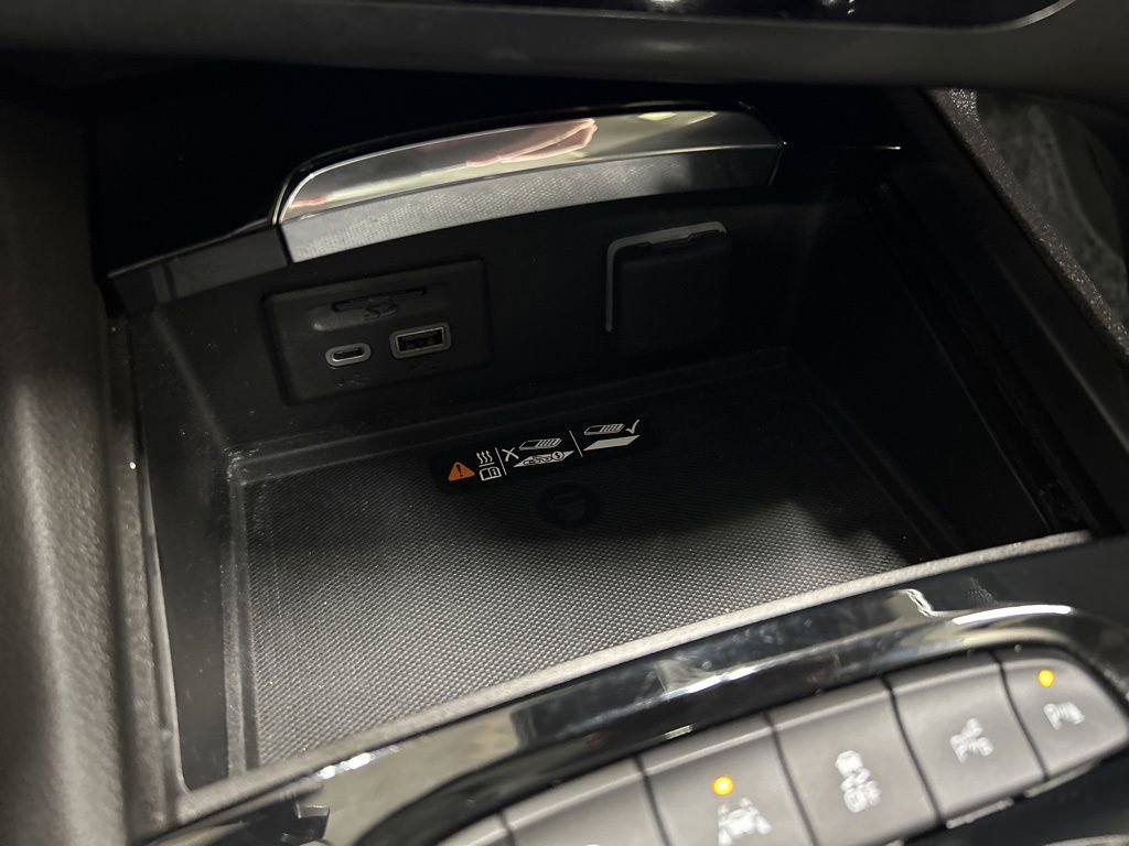 Used 2023 Buick Envision Avenir image 25