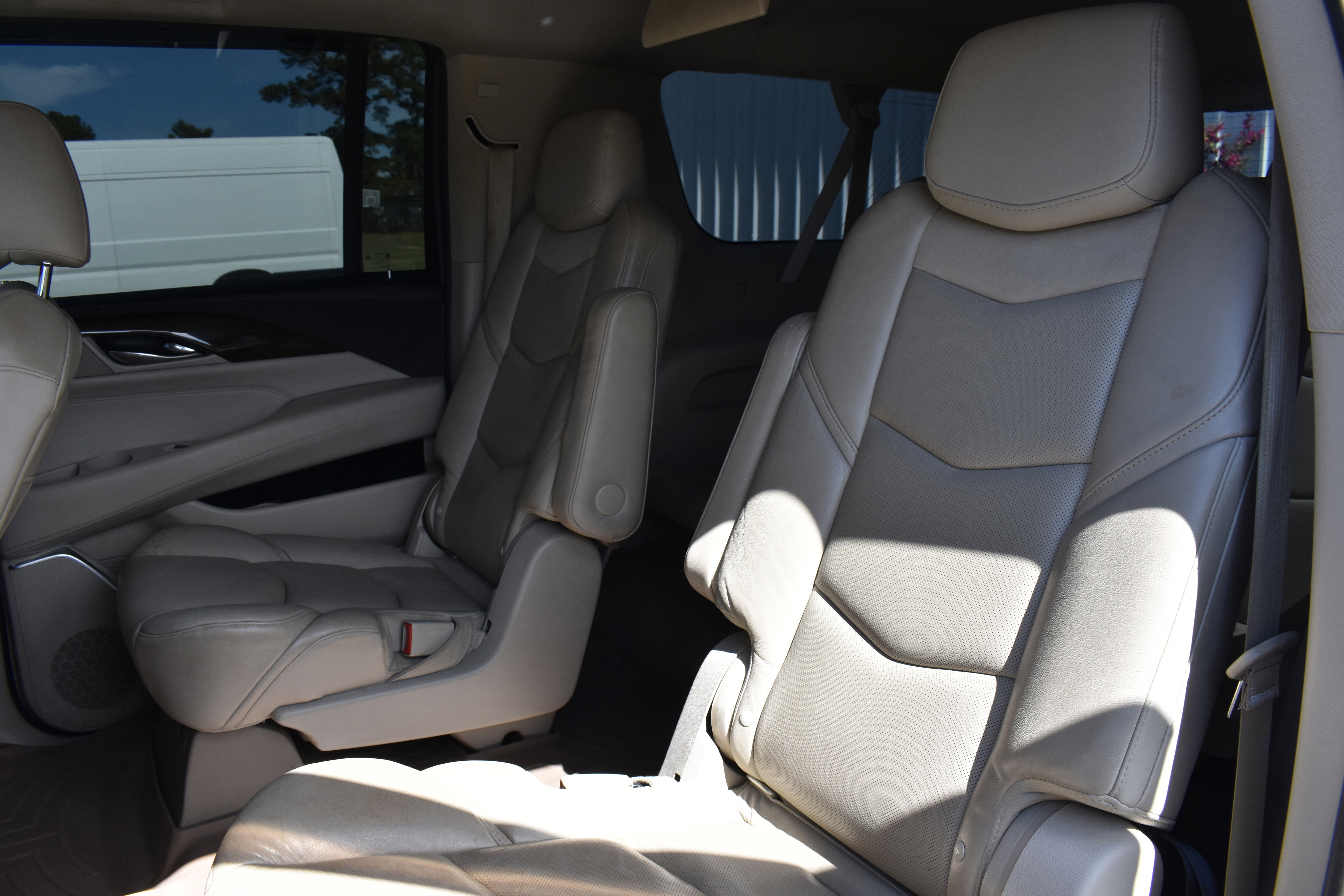 Used 2019 Cadillac Escalade ESV Premium Luxury w/ LPO, Radiant Package image 36