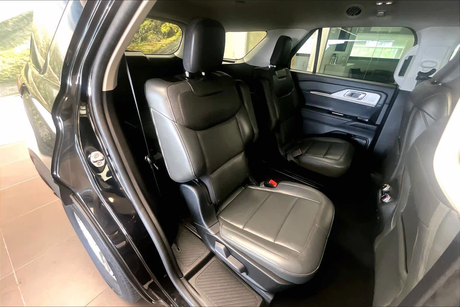 Used 2025 Ford Explorer Active w/ Active Comfort Package RWD image 18