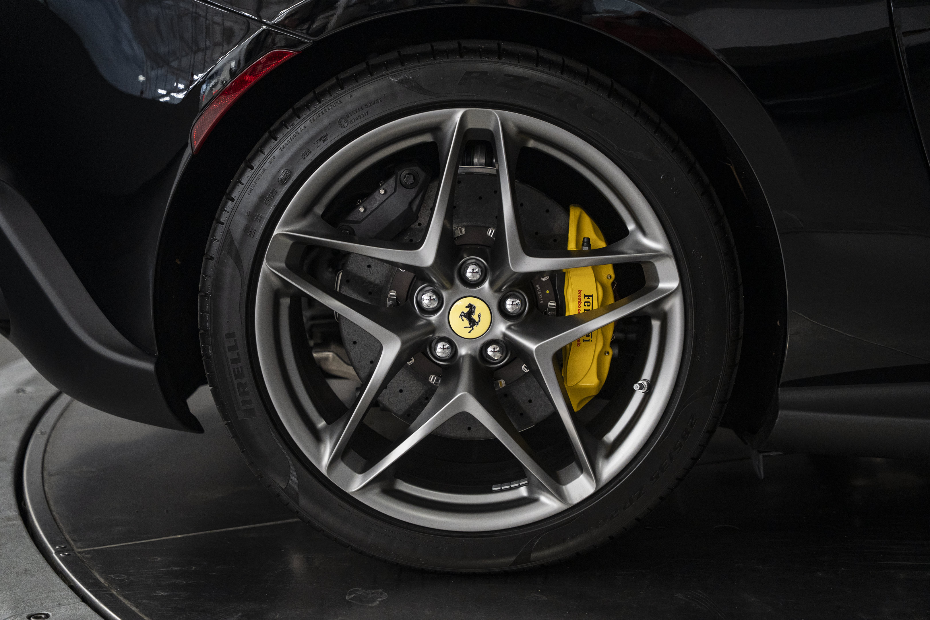 Used 2026 Ferrari Roma Spider RWD image 17